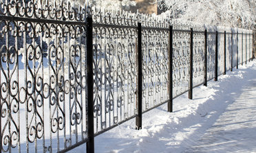 Kované ploty propůjčí domu design i bezpečnost